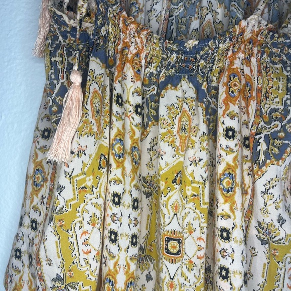 Olivaceous Boho Tassel Handkerchief Hem Cami Top - Size M - Picture 2 of 4